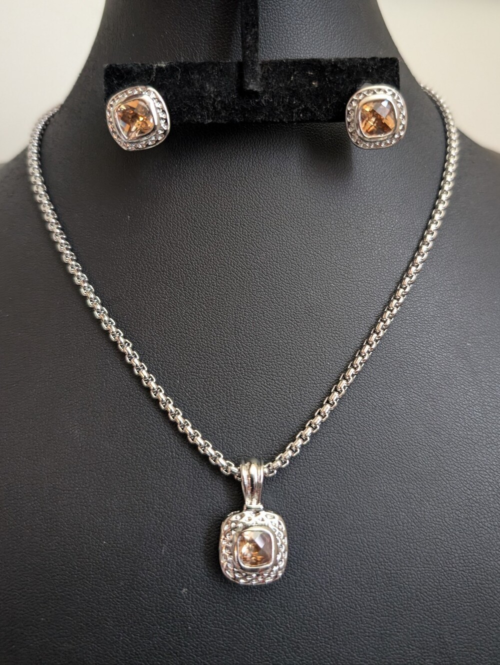 #99. Faux Champagne Diamond Set